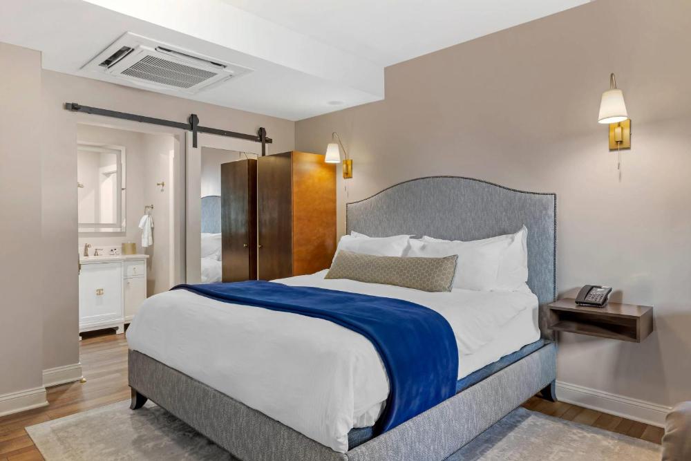 King Room - Non Smoking interior
